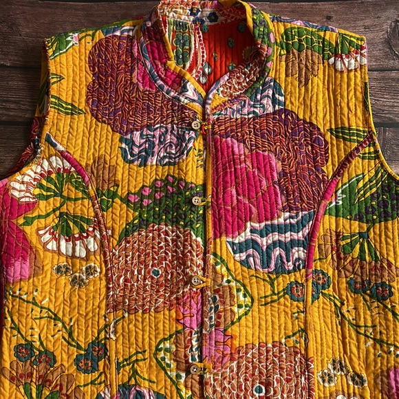 HANDCRAFTED | Royal Craft Impex reversible sleeveless jacket - Picture 9 of 11